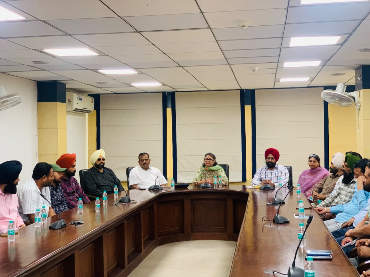 Chandigarh: एस.टी.सी. द्वारा वी.वी.आई.पी. के साथ तैनात ड्राइवरों को वैज्ञानिक ड्राइविंग प्रशिक्षण