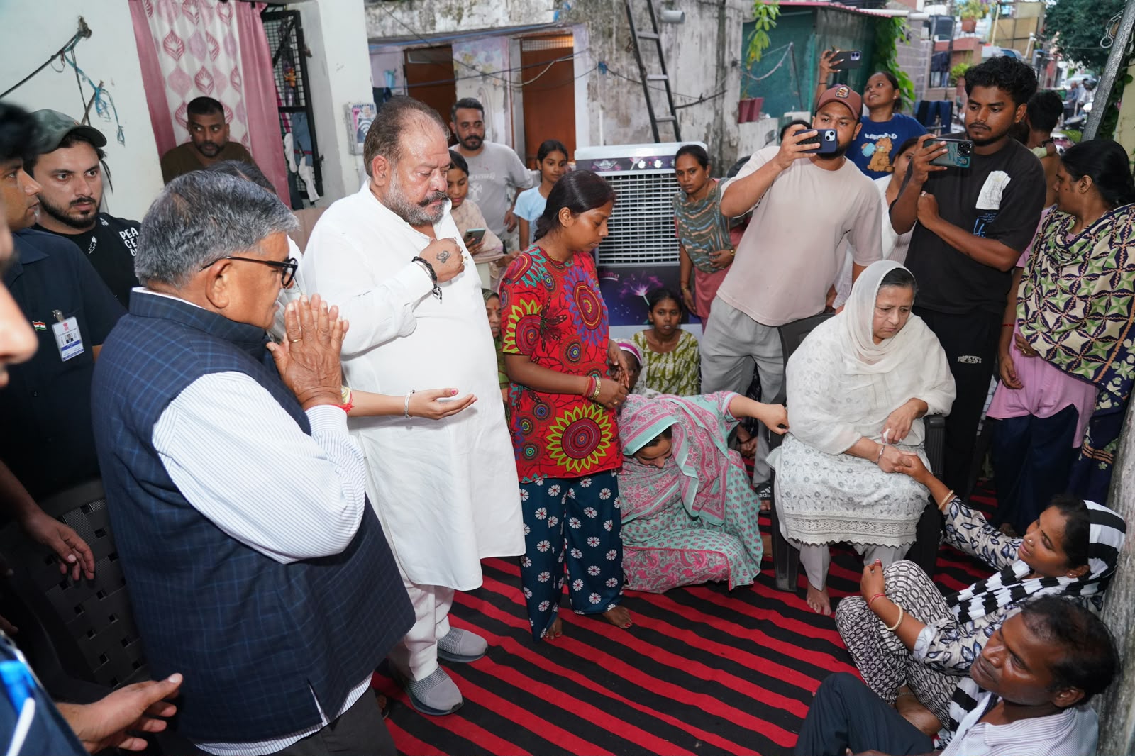 Chandigarh: चार बच्चों की मौत से गमगीन चंडीगढ़, राज्यपाल गुलाब चंद कटारिया ने पीड़ित परिवारों को दी आर्थिक मदद