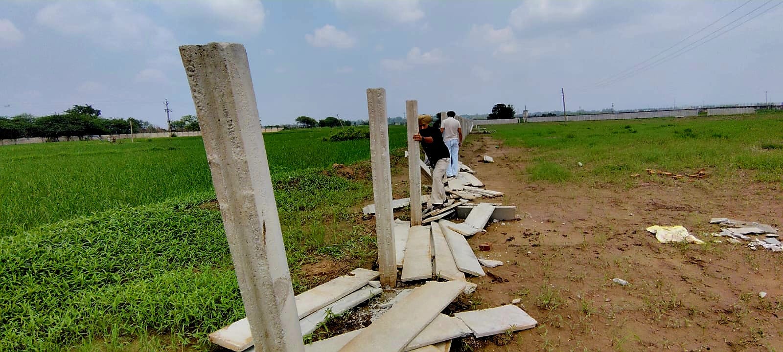 Zirakpur: बिना मंजूरी फार्म हाउस प्रोजेक्ट पर प्रशासन सख्त, जीरकपुर में अवैध निर्माण ढहाया