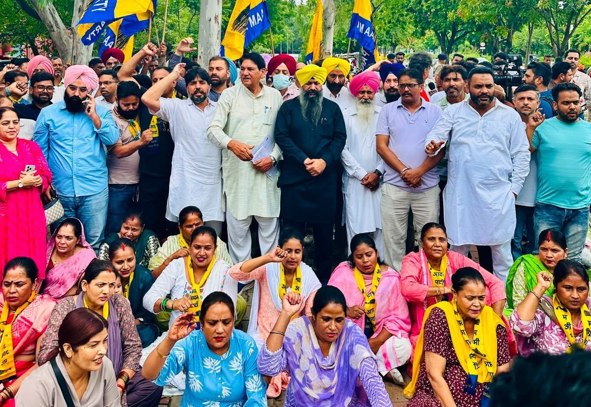 Chandigarh: चंडीगढ़ में ₹227 करोड़ के फैसलों पर सियासी संग्राम, AAP ने पारदर्शिता के मुद्दे पर खोला मोर्चा