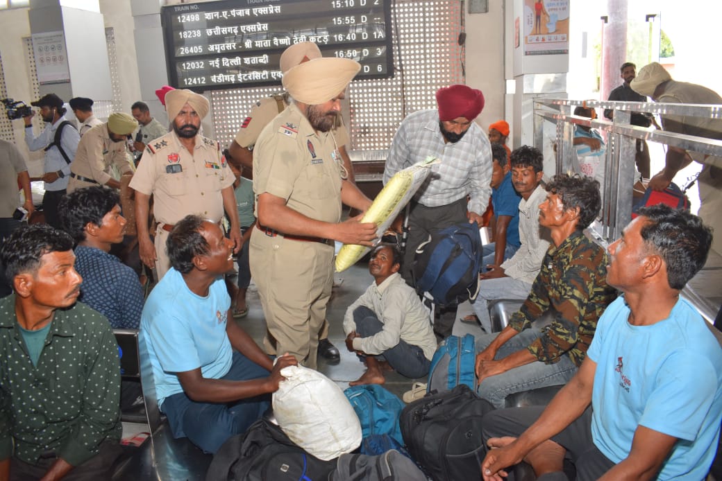 Amritsar: रेलवे स्टेशन से बस स्टैंड तक पुलिस का पहरा, अमृतसर में संदिग्धों की तलाश में चला CASO ऑपरेशन
