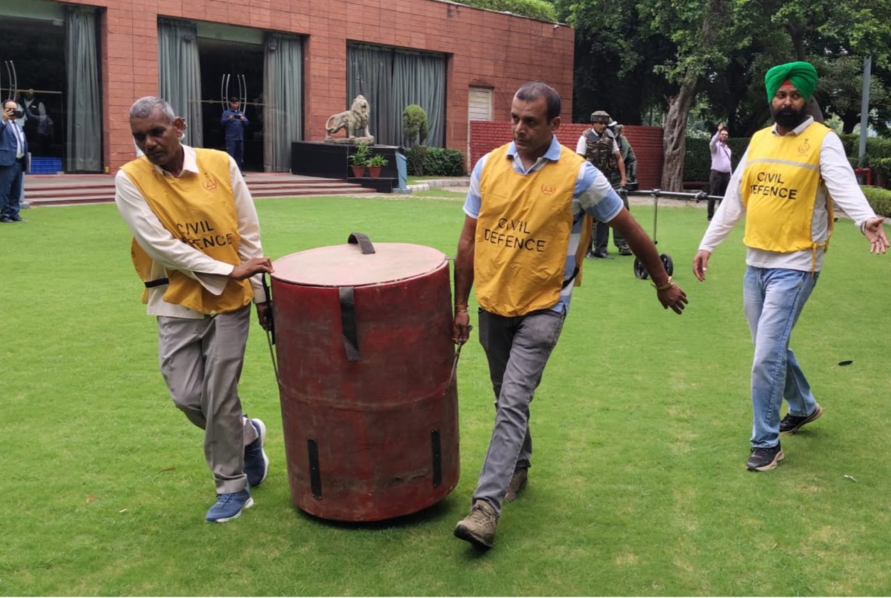Chandigarh: ताज होटल में संदिग्ध विस्फोटक की सूचना से मचा हड़कंप, चंडीगढ़ पुलिस ने मॉक ड्रिल में दिखाई मुस्तैदी