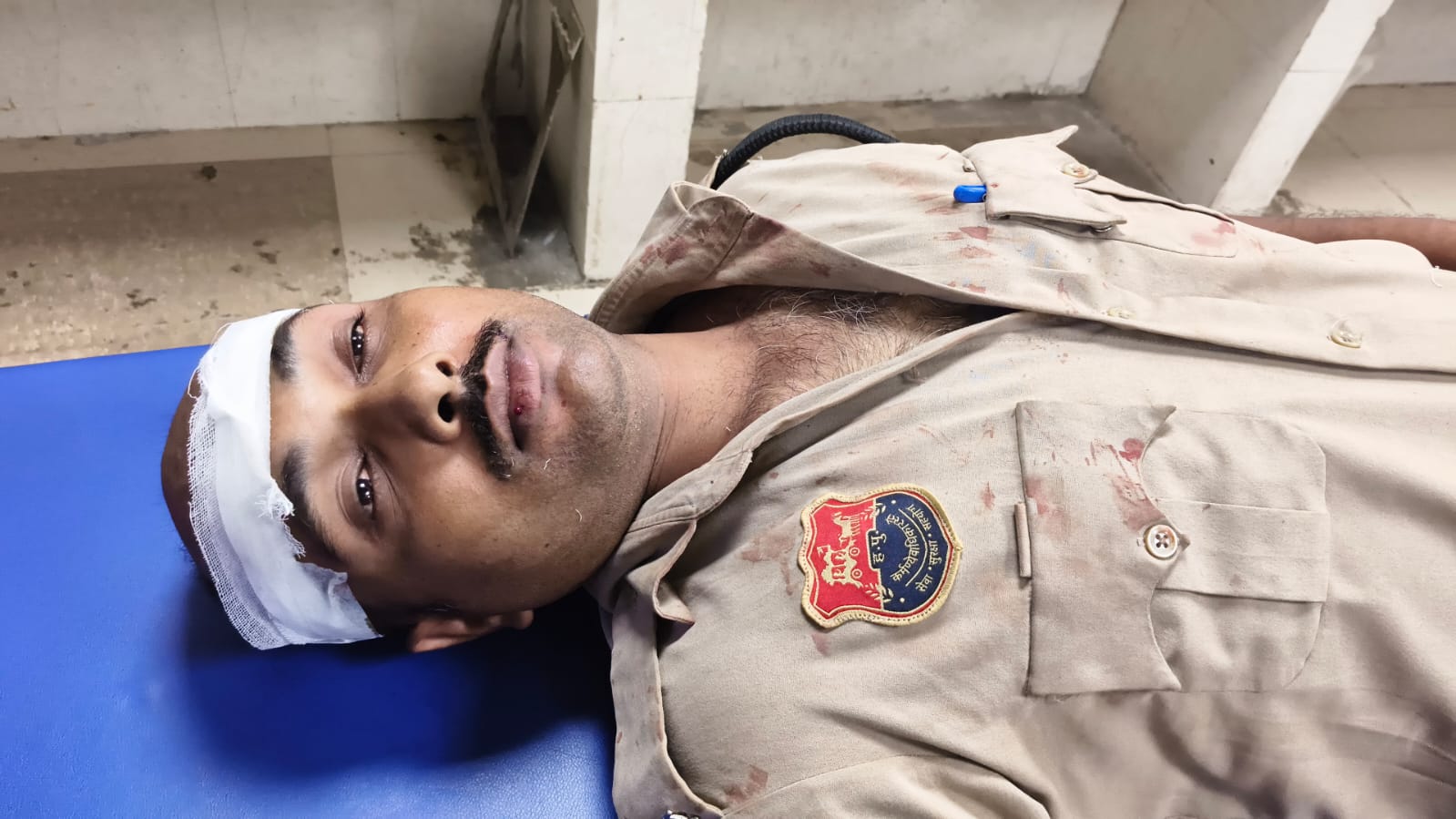 Lalru: पंजोखरा विवाद में गरमाया माहौल, हाईवे पर उतरी सिख संगत; पथराव-झड़प के बीच पुलिस ने छोड़ी आंसू गैस