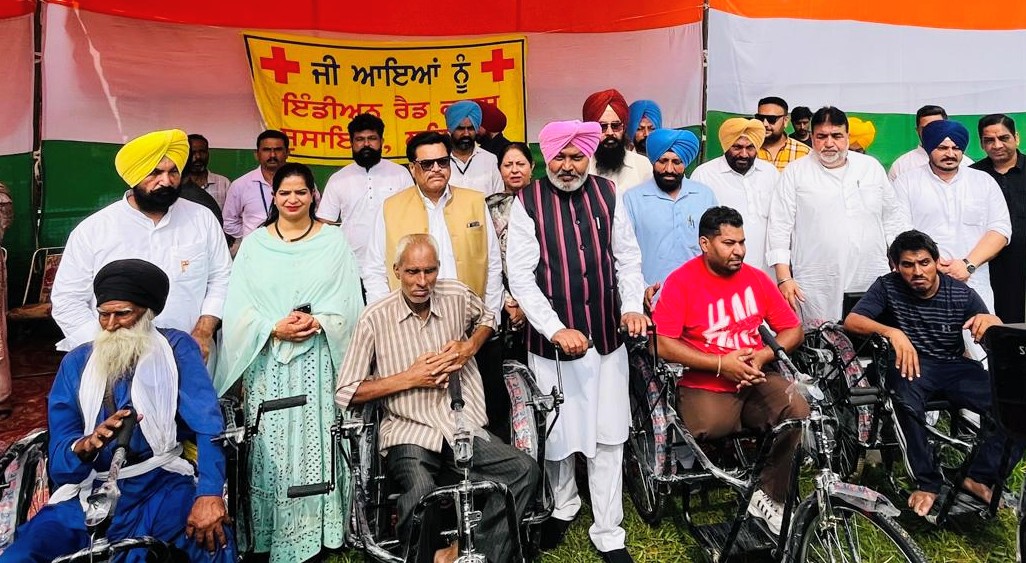 Chandigarh: लुधियाना में तिरंगा फहराकर बोले वित्त मंत्री चीमा, शहीदों के सपनों का पंजाब बना रही मान सरकार