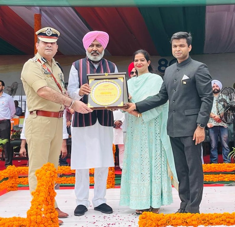 Chandigarh: लुधियाना में तिरंगा फहराकर बोले वित्त मंत्री चीमा, शहीदों के सपनों का पंजाब बना रही मान सरकार