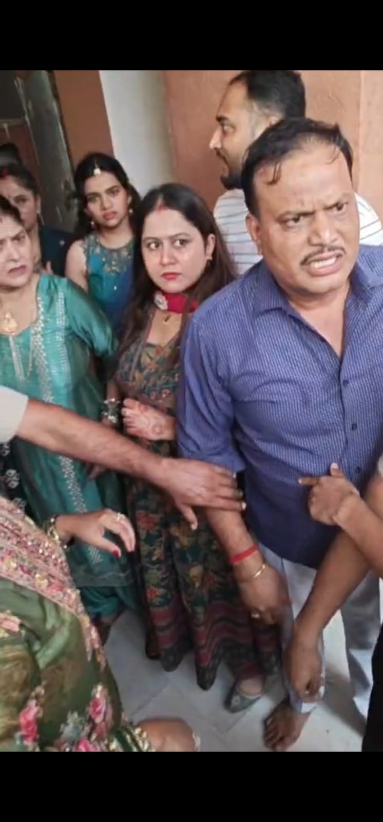 Zirakpur: पीरमुच्छल्ला की प्रकाश टावर सोसायटी में शराब के नशे में अभद्र व्यवहार व हाथापाई के आरोप; निवासियों ने ढकोली थाने में दी लिखित शिकायत