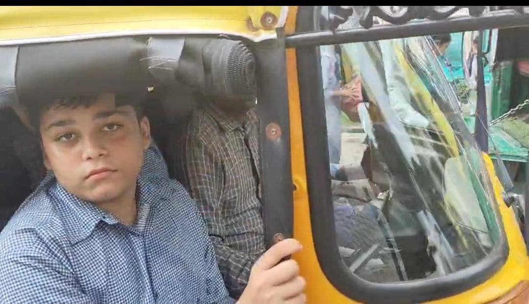 Panchkula: पंचकूला में ओवरलोड स्कूली ऑटो पर पुलिस का शिकंजा, 7 के चालान और 4 वाहन इंपाउंड; बच्चों की सुरक्षा से समझौता नहीं